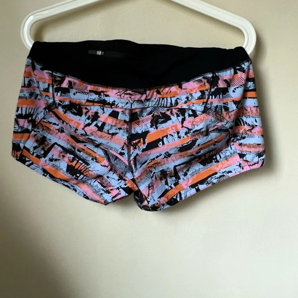 Lululemon Run Times Shorts, size 4 - Picture 5 of 6